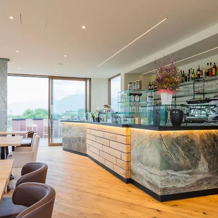 Bihotel Hotel *