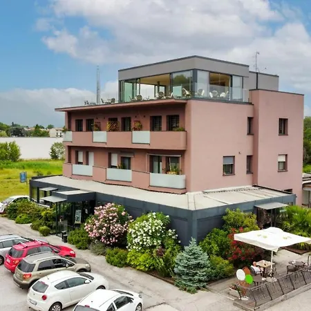 Bihotel Hotel *