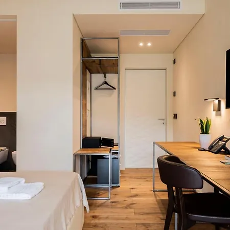 Bihotel Hotel *