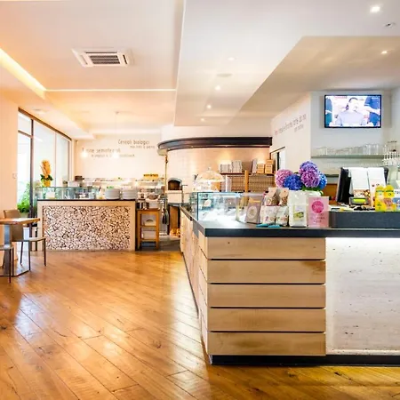 ホテル Bihotel Maiano